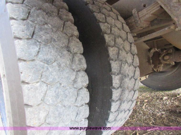 image for item J7663 1998 International 3800 school bus