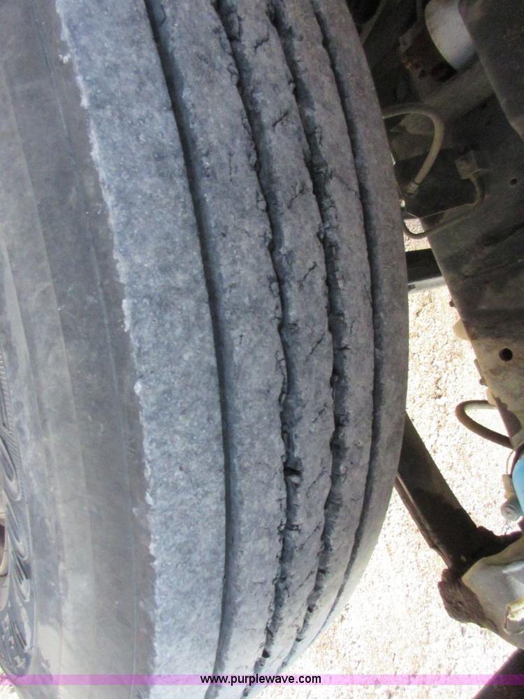 image for item J7663 1998 International 3800 school bus