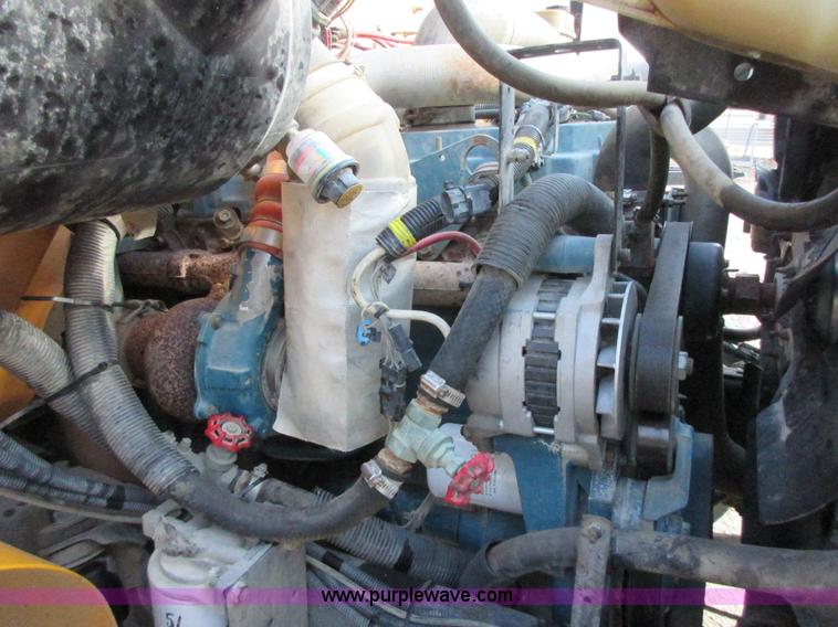 image for item J7663 1998 International 3800 school bus