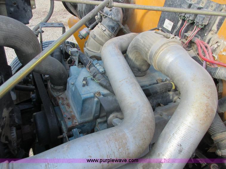 image for item J7663 1998 International 3800 school bus