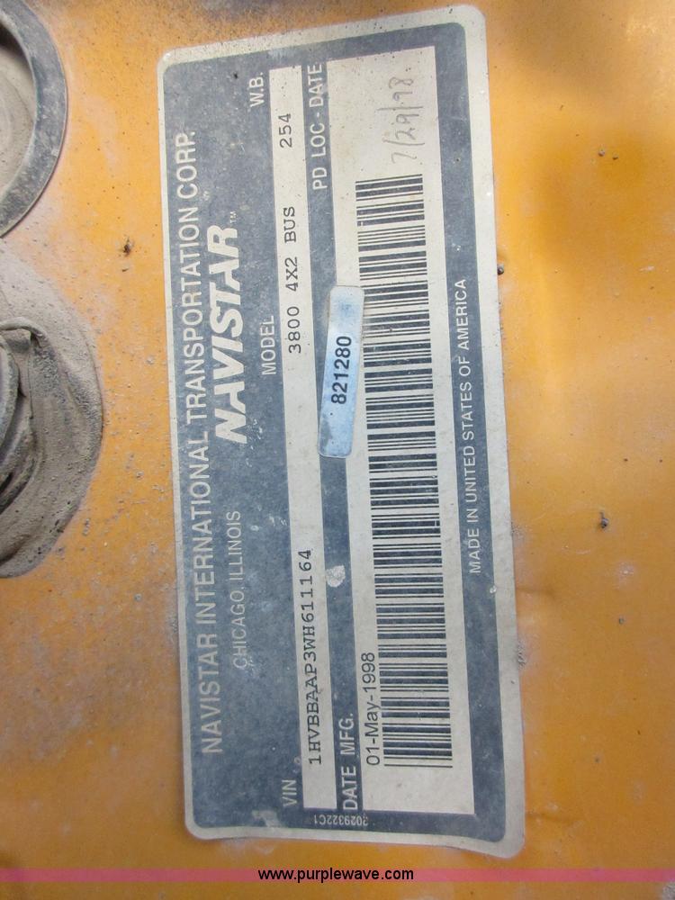 image for item J7663 1998 International 3800 school bus