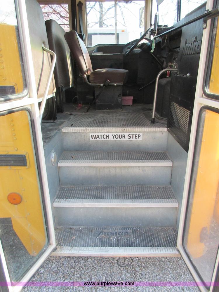image for item J7663 1998 International 3800 school bus