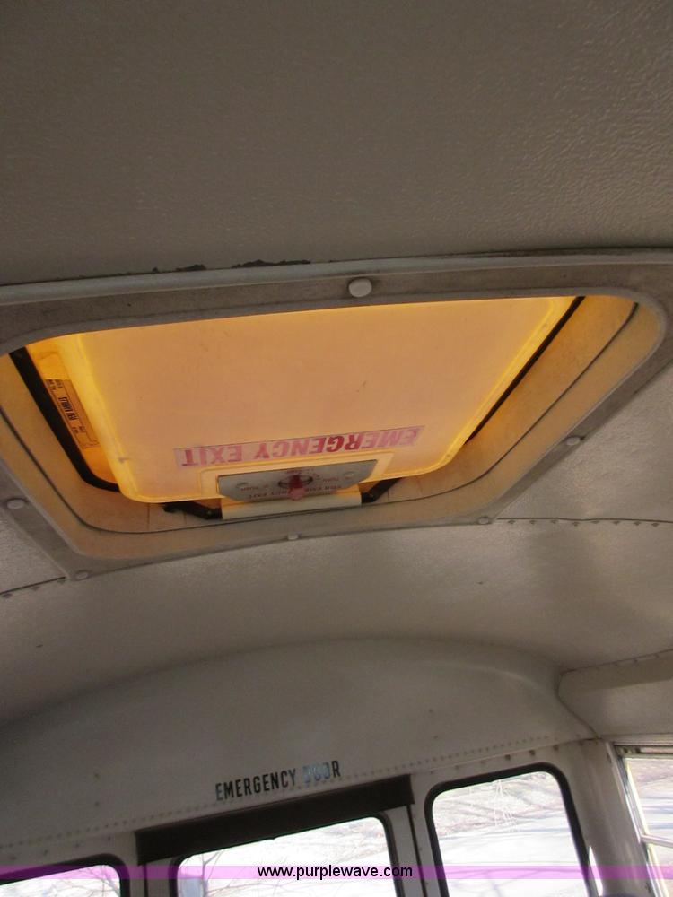 image for item J7663 1998 International 3800 school bus