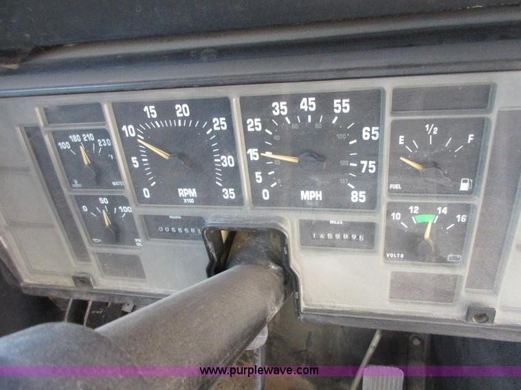 image for item J7663 1998 International 3800 school bus