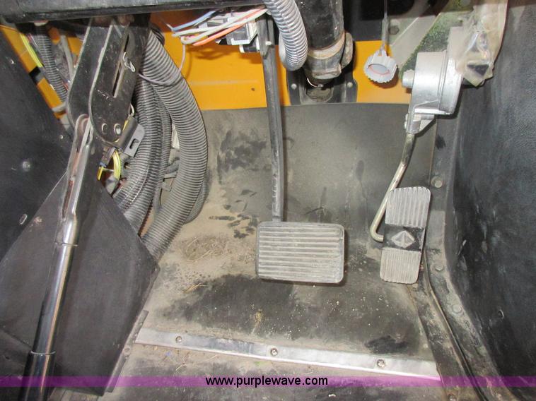 image for item J7663 1998 International 3800 school bus