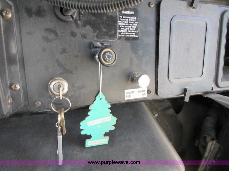 image for item J7663 1998 International 3800 school bus