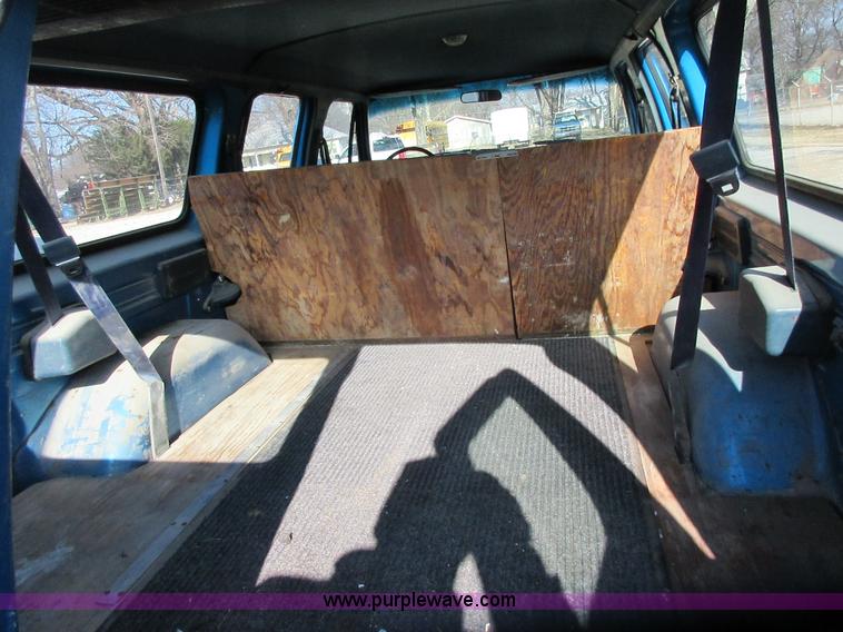 image for item J7665 1991 Chevrolet Suburban R1500 SUV