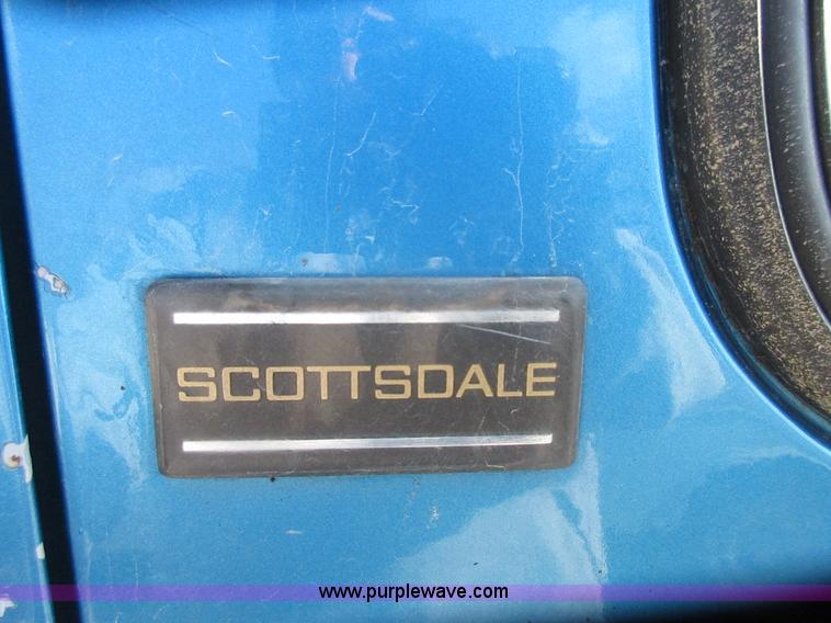 image for item J7665 1991 Chevrolet Suburban R1500 SUV