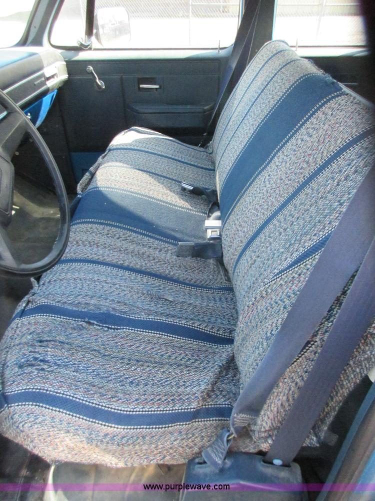 image for item J7665 1991 Chevrolet Suburban R1500 SUV