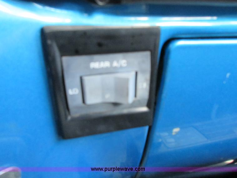 image for item J7665 1991 Chevrolet Suburban R1500 SUV