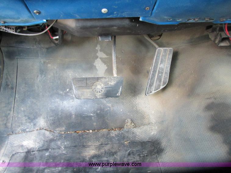 image for item J7665 1991 Chevrolet Suburban R1500 SUV