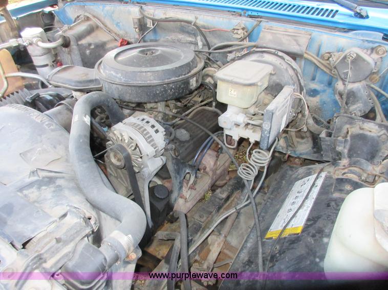 image for item J7665 1991 Chevrolet Suburban R1500 SUV