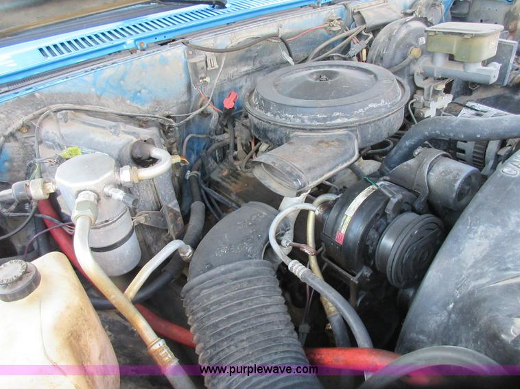 image for item J7665 1991 Chevrolet Suburban R1500 SUV