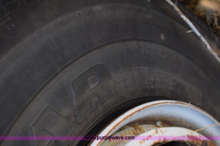 image for item L1119 1993 Blue Bird TC2000 school bus