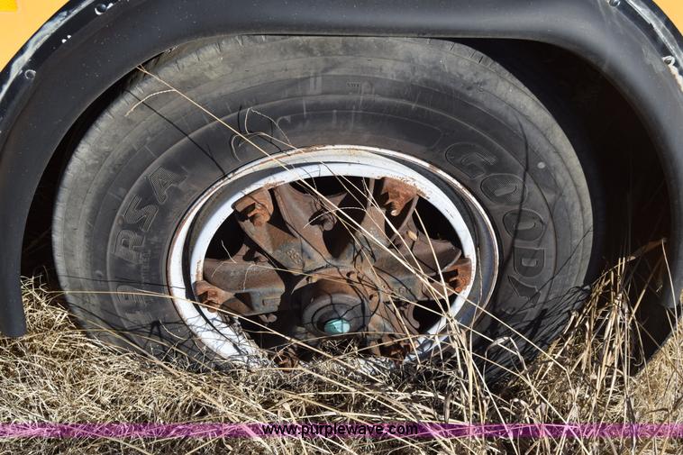 image for item L1119 1993 Blue Bird TC2000 school bus