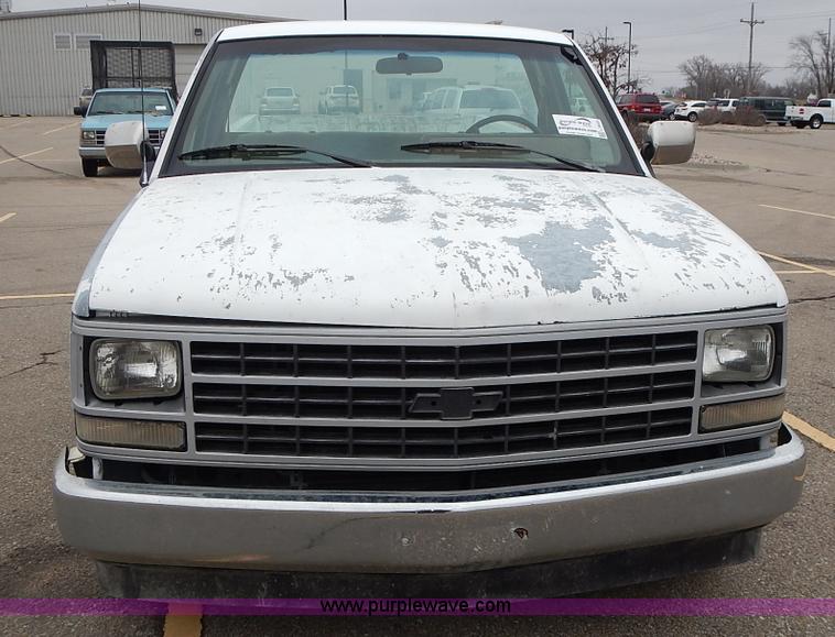 image for item L3622 1989 Chevrolet Cheyenne 1500 pickup truck