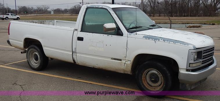 image for item L3622 1989 Chevrolet Cheyenne 1500 pickup truck