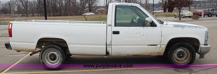 image for item L3622 1989 Chevrolet Cheyenne 1500 pickup truck