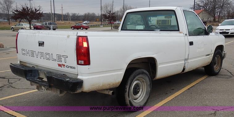 image for item L3622 1989 Chevrolet Cheyenne 1500 pickup truck