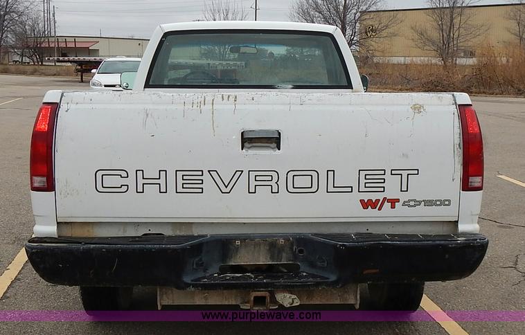 image for item L3622 1989 Chevrolet Cheyenne 1500 pickup truck