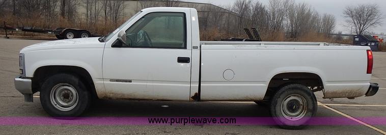 image for item L3622 1989 Chevrolet Cheyenne 1500 pickup truck