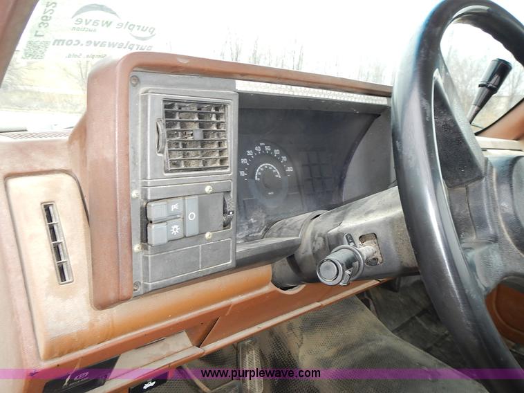 image for item L3622 1989 Chevrolet Cheyenne 1500 pickup truck