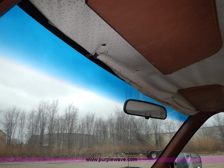 image for item L3622 1989 Chevrolet Cheyenne 1500 pickup truck