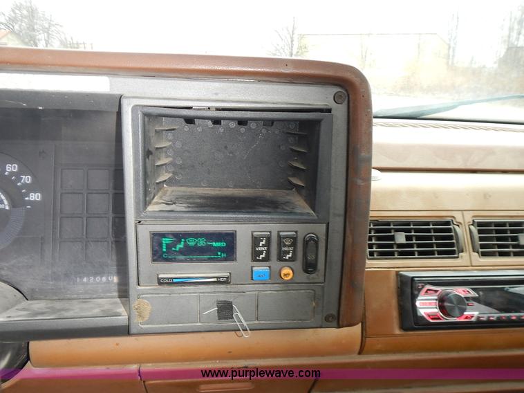 image for item L3622 1989 Chevrolet Cheyenne 1500 pickup truck