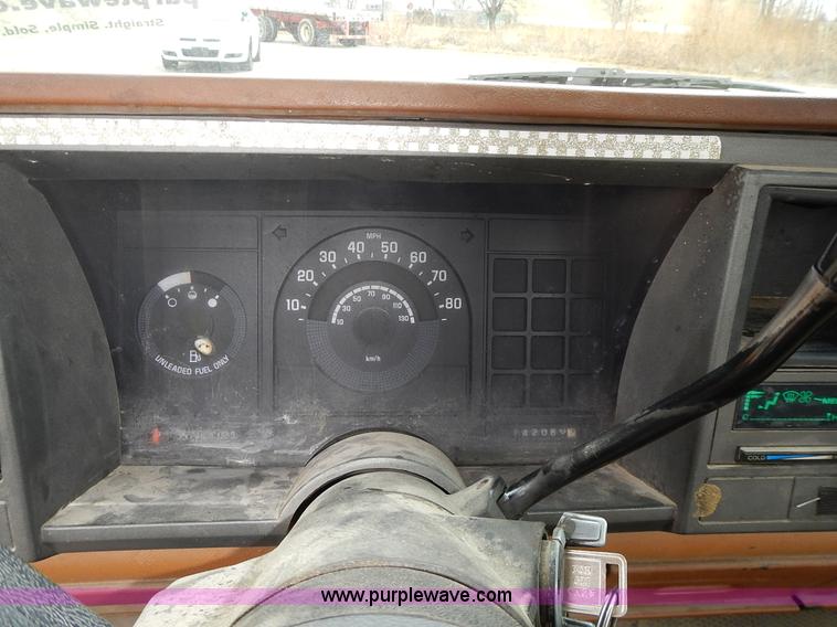 image for item L3622 1989 Chevrolet Cheyenne 1500 pickup truck