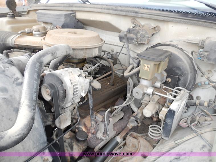 image for item L3622 1989 Chevrolet Cheyenne 1500 pickup truck