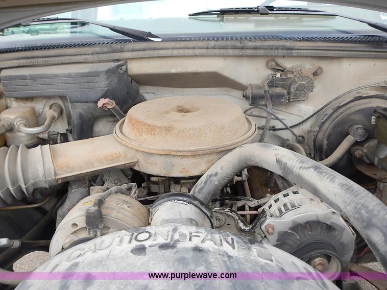 image for item L3622 1989 Chevrolet Cheyenne 1500 pickup truck