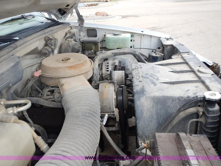 image for item L3622 1989 Chevrolet Cheyenne 1500 pickup truck