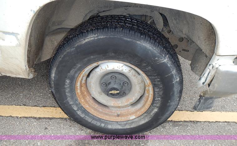 image for item L3622 1989 Chevrolet Cheyenne 1500 pickup truck