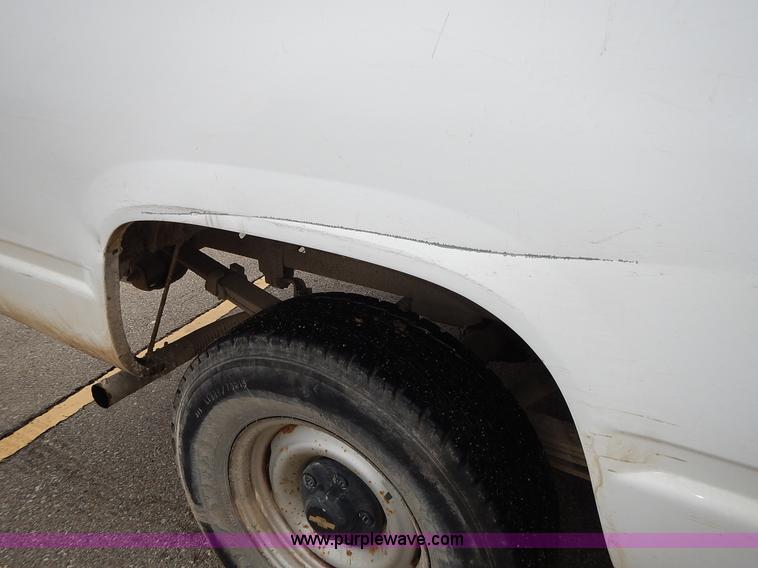 image for item L3622 1989 Chevrolet Cheyenne 1500 pickup truck