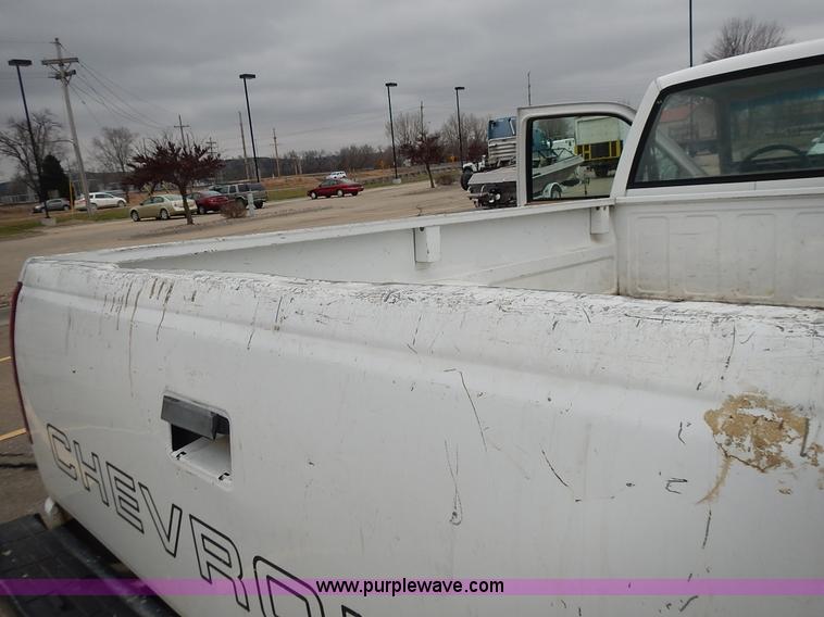 image for item L3622 1989 Chevrolet Cheyenne 1500 pickup truck