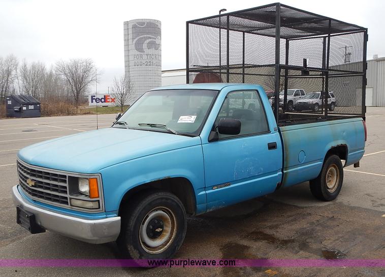 image for item L3623 1993 Chevrolet Cheyenne 2500 pickup truck