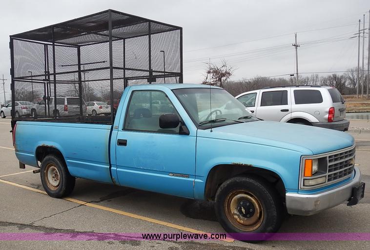 image for item L3623 1993 Chevrolet Cheyenne 2500 pickup truck
