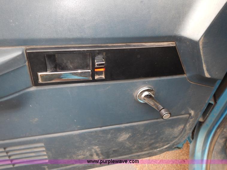 image for item L3623 1993 Chevrolet Cheyenne 2500 pickup truck