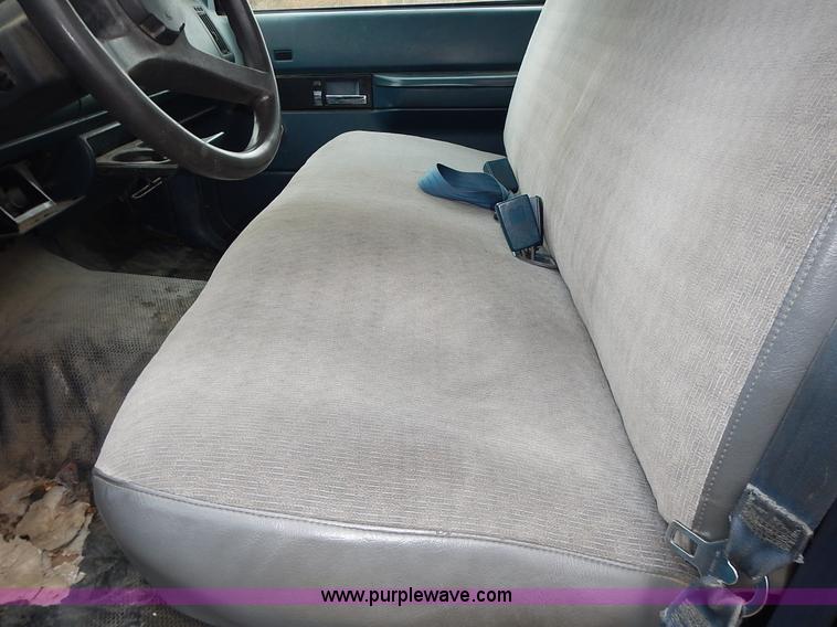 image for item L3623 1993 Chevrolet Cheyenne 2500 pickup truck