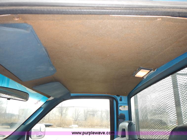 image for item L3623 1993 Chevrolet Cheyenne 2500 pickup truck