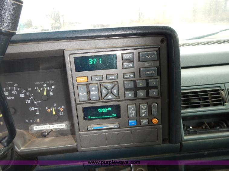 image for item L3623 1993 Chevrolet Cheyenne 2500 pickup truck