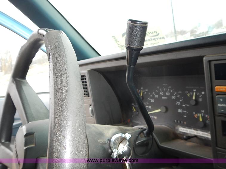 image for item L3623 1993 Chevrolet Cheyenne 2500 pickup truck