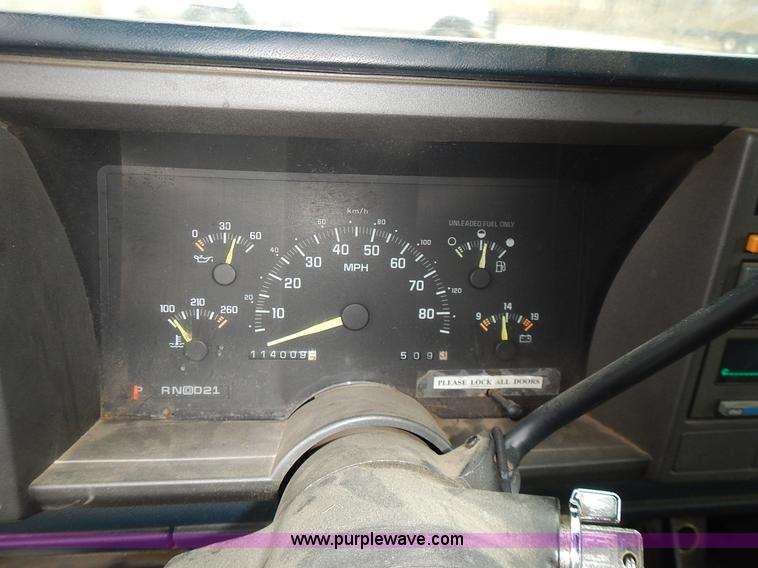 image for item L3623 1993 Chevrolet Cheyenne 2500 pickup truck