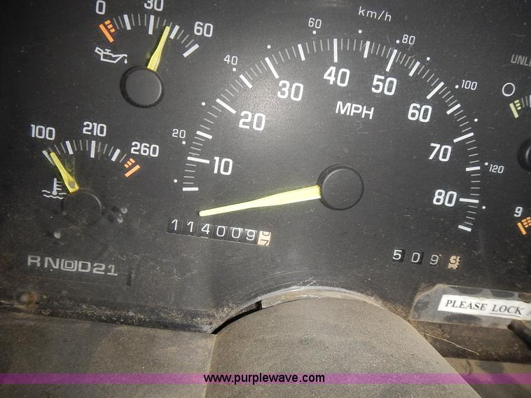 image for item L3623 1993 Chevrolet Cheyenne 2500 pickup truck