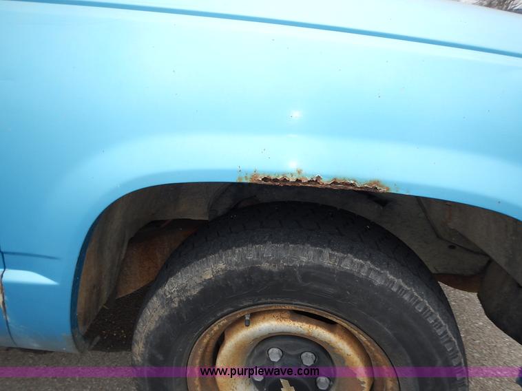 image for item L3623 1993 Chevrolet Cheyenne 2500 pickup truck