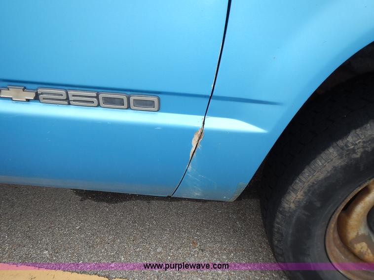 image for item L3623 1993 Chevrolet Cheyenne 2500 pickup truck