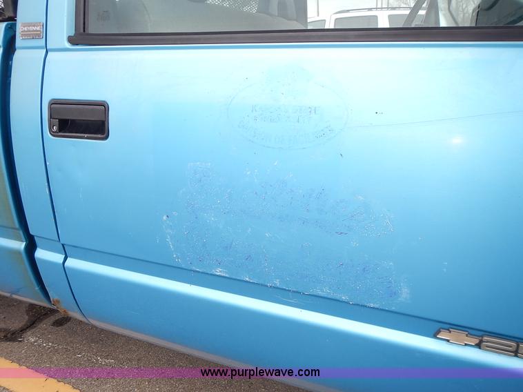 image for item L3623 1993 Chevrolet Cheyenne 2500 pickup truck