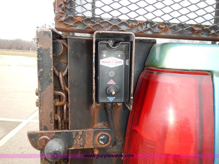 image for item L3623 1993 Chevrolet Cheyenne 2500 pickup truck