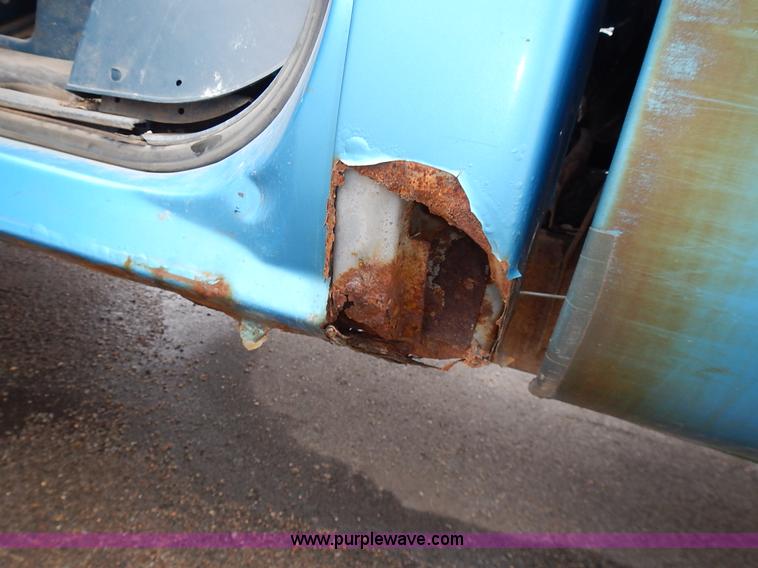 image for item L3623 1993 Chevrolet Cheyenne 2500 pickup truck