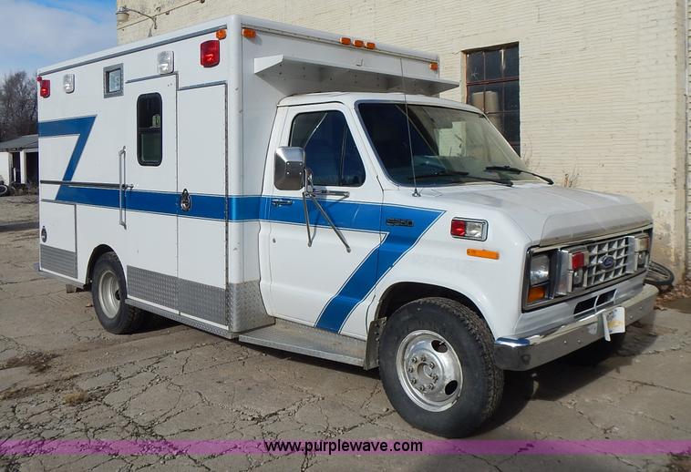 image for item L3630 1991 Ford Econoline E350 ambulance